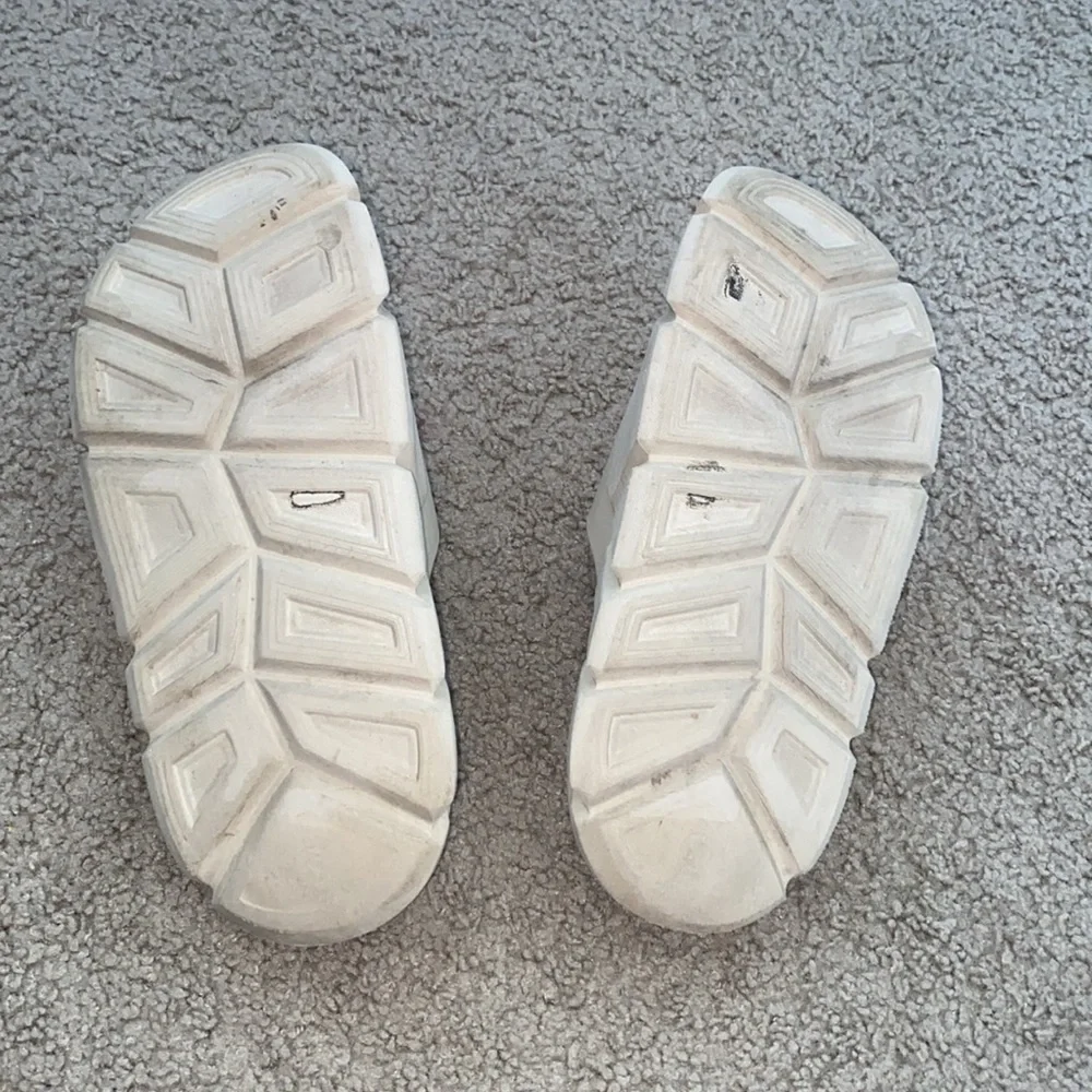 STEVE MADDEN Flatform foam slide sandals size 10